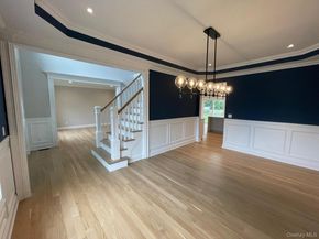 7 Greenway Circle, Syosset NY 11791