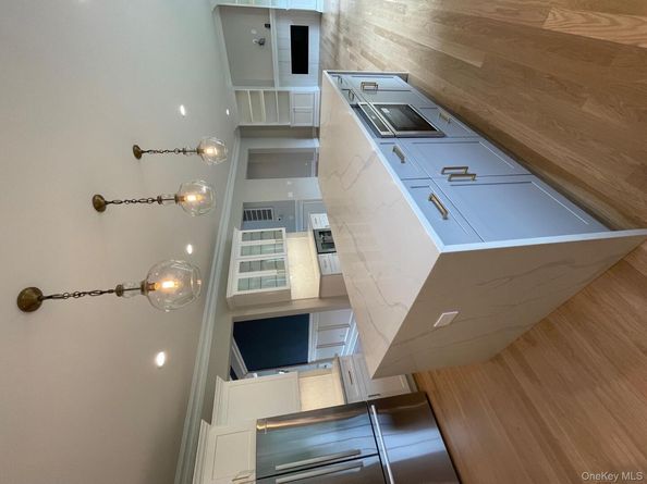 7 Greenway Circle, Syosset NY 11791