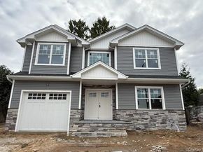 7 Greenway Circle, Syosset NY 11791