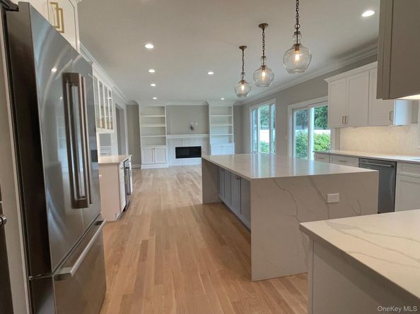 7 Greenway Circle, Syosset NY 11791