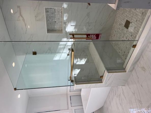 7 Greenway Circle, Syosset NY 11791