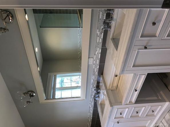 7 Greenway Circle, Syosset NY 11791