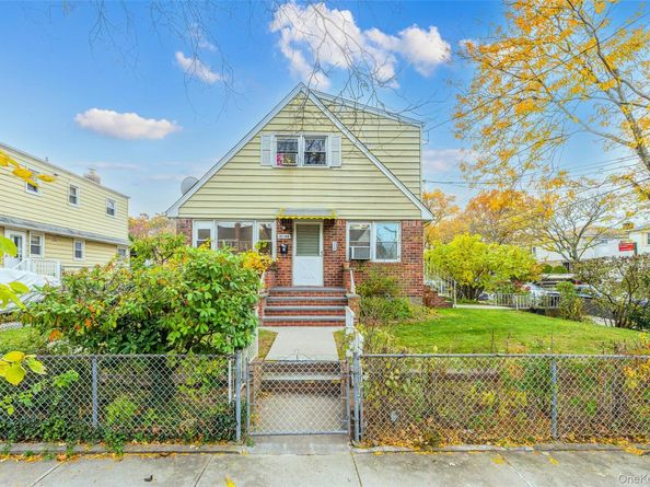 76-04 167 Street, Fresh Meadows NY 11366