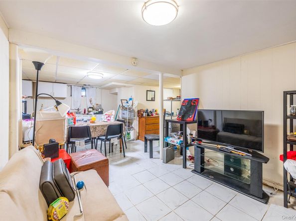 76-04 167 Street, Fresh Meadows NY 11366