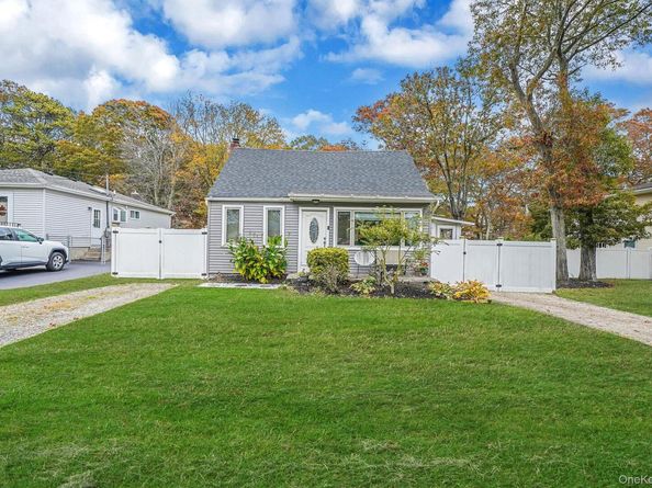 302 Auborn Avenue, Shirley NY 11967