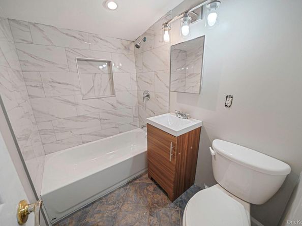 302 Auborn Avenue, Shirley NY 11967