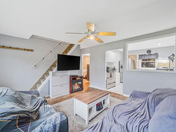 302 Auborn Avenue, Shirley NY 11967