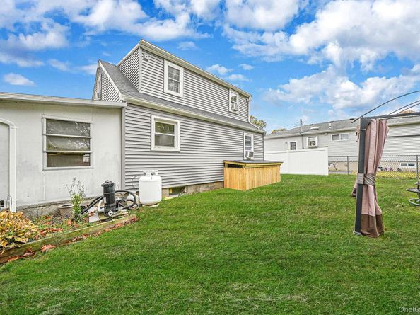 302 Auborn Avenue, Shirley NY 11967