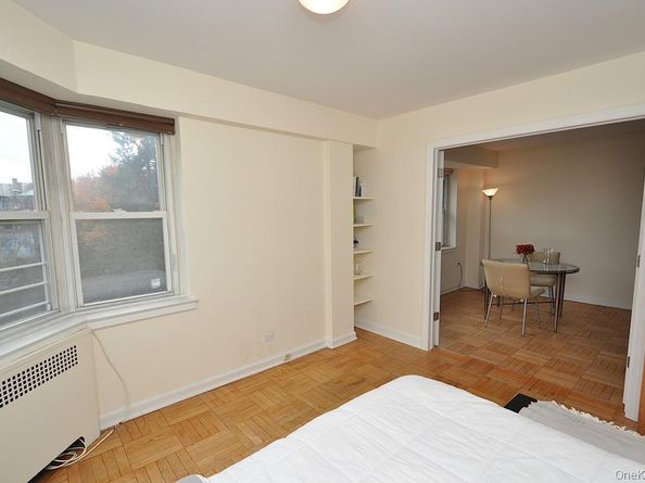 235 Garth Road D5E, Scarsdale NY 10583