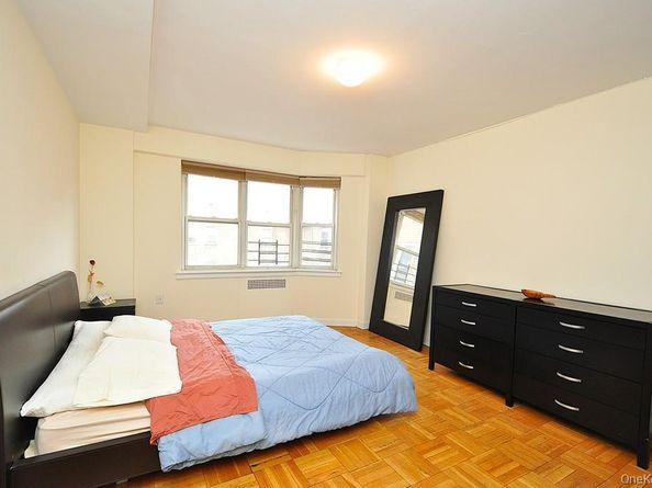 235 Garth Road D5E, Scarsdale NY 10583