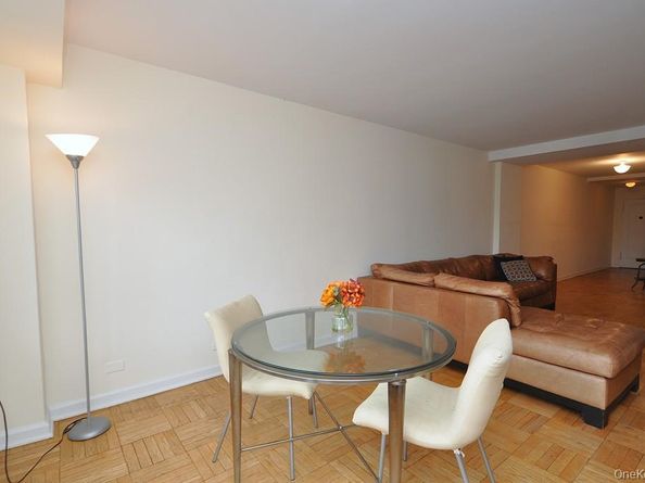 235 Garth Road D5E, Scarsdale NY 10583