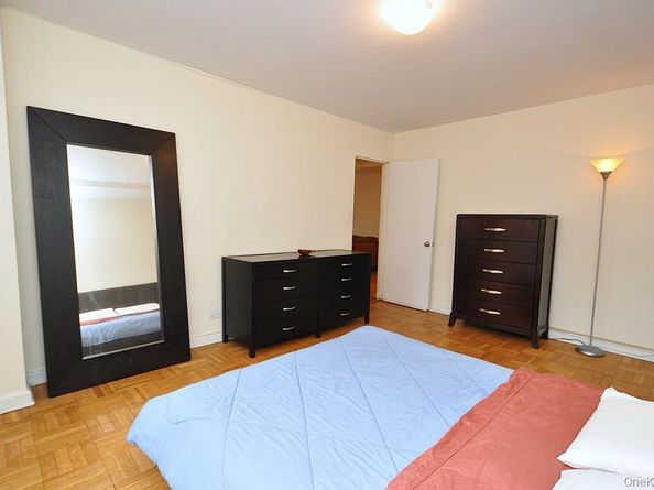 235 Garth Road D5E, Scarsdale NY 10583