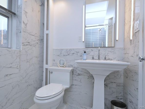 235 Garth Road D5E, Scarsdale NY 10583