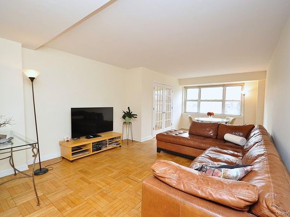 235 Garth Road D5E, Scarsdale NY 10583