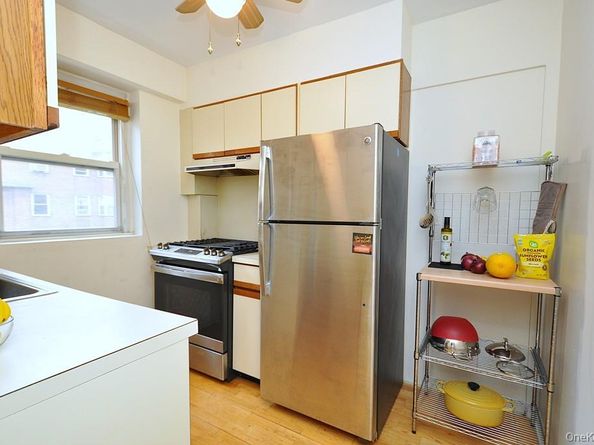 235 Garth Road D5E, Scarsdale NY 10583