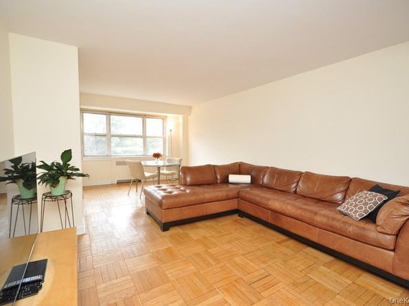 235 Garth Road D5E, Scarsdale NY 10583