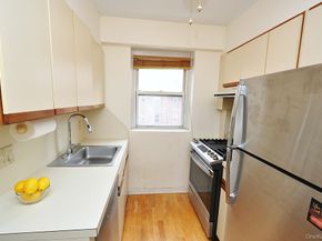 235 Garth Road D5E, Scarsdale NY 10583