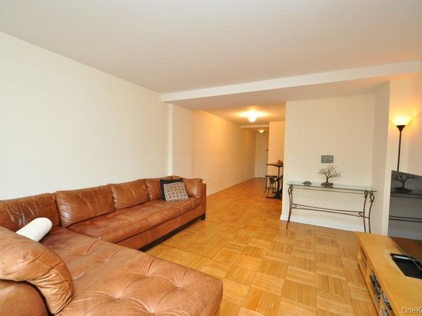 235 Garth Road D5E, Scarsdale NY 10583