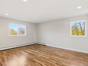 6 Vingut Lane, Setauket NY 11733