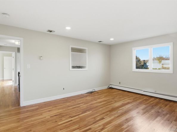 6 Vingut Lane, Setauket NY 11733