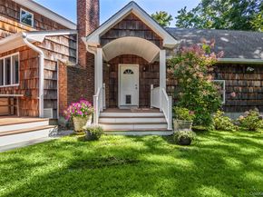 6 Vingut Lane, Setauket NY 11733