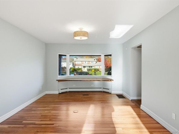 6 Vingut Lane, Setauket NY 11733