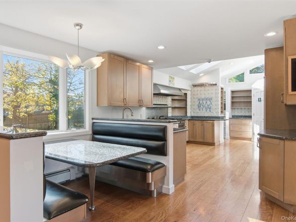 6 Vingut Lane, Setauket NY 11733