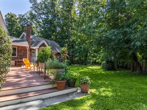 6 Vingut Lane, Setauket NY 11733