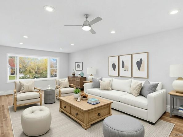 6 Vingut Lane, Setauket NY 11733