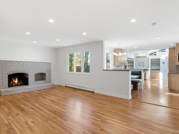 6 Vingut Lane, Setauket NY 11733