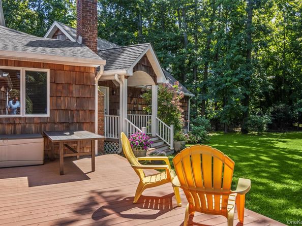 6 Vingut Lane, Setauket NY 11733