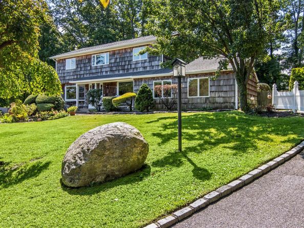 6 Vingut Lane, Setauket NY 11733