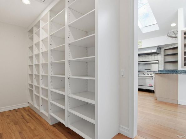 6 Vingut Lane, Setauket NY 11733