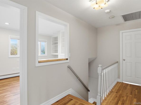 6 Vingut Lane, Setauket NY 11733