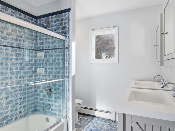 6 Vingut Lane, Setauket NY 11733