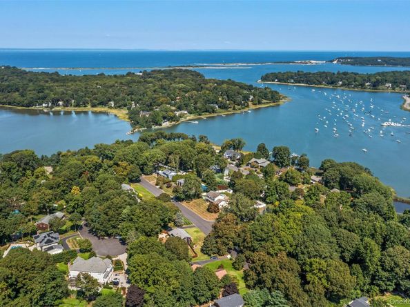 6 Vingut Lane, Setauket NY 11733