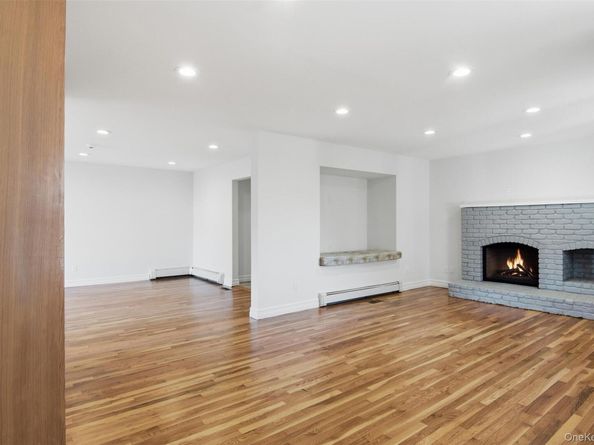 6 Vingut Lane, Setauket NY 11733