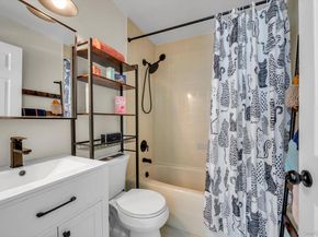 239-48B Oak Park Drive 7B, Douglaston NY 11362