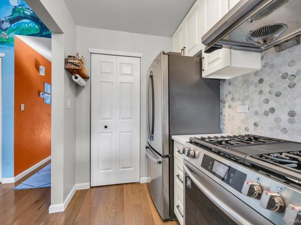 239-48B Oak Park Drive 7B, Douglaston NY 11362