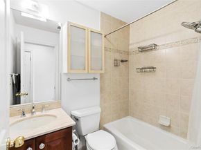 106 Morris Avenue 7, Rockville Centre NY 11570