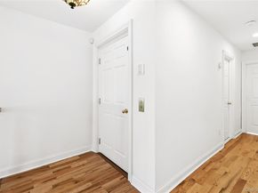 106 Morris Avenue 7, Rockville Centre NY 11570