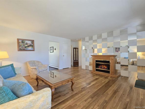2069 Feuereisen Avenue, Ronkonkoma NY 11779