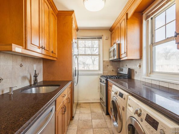 61-28 255th 1016, Little Neck NY 11362