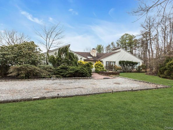 4 Christine Lane, Manorville NY 11949