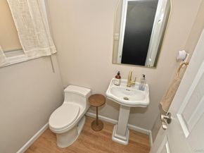 8 Sherwood Drive, Huntington NY 11743