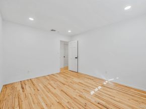 25 Farmington Lane, Melville NY 11747