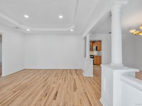 25 Farmington Lane, Melville NY 11747