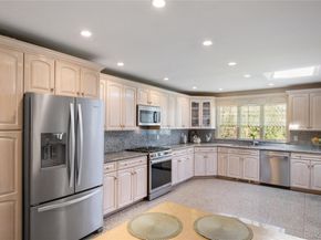 11 Laurie Place, Glen Cove NY 11542