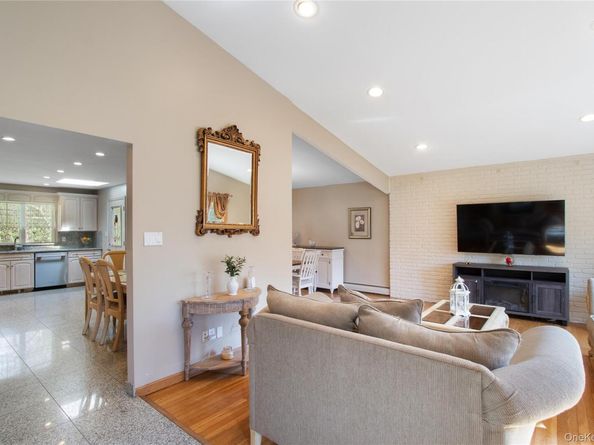 11 Laurie Place, Glen Cove NY 11542