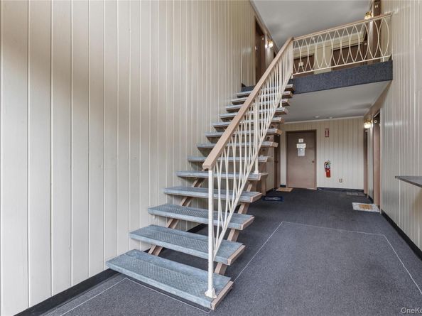 2 Woods End Circle E, Peekskill NY 10566